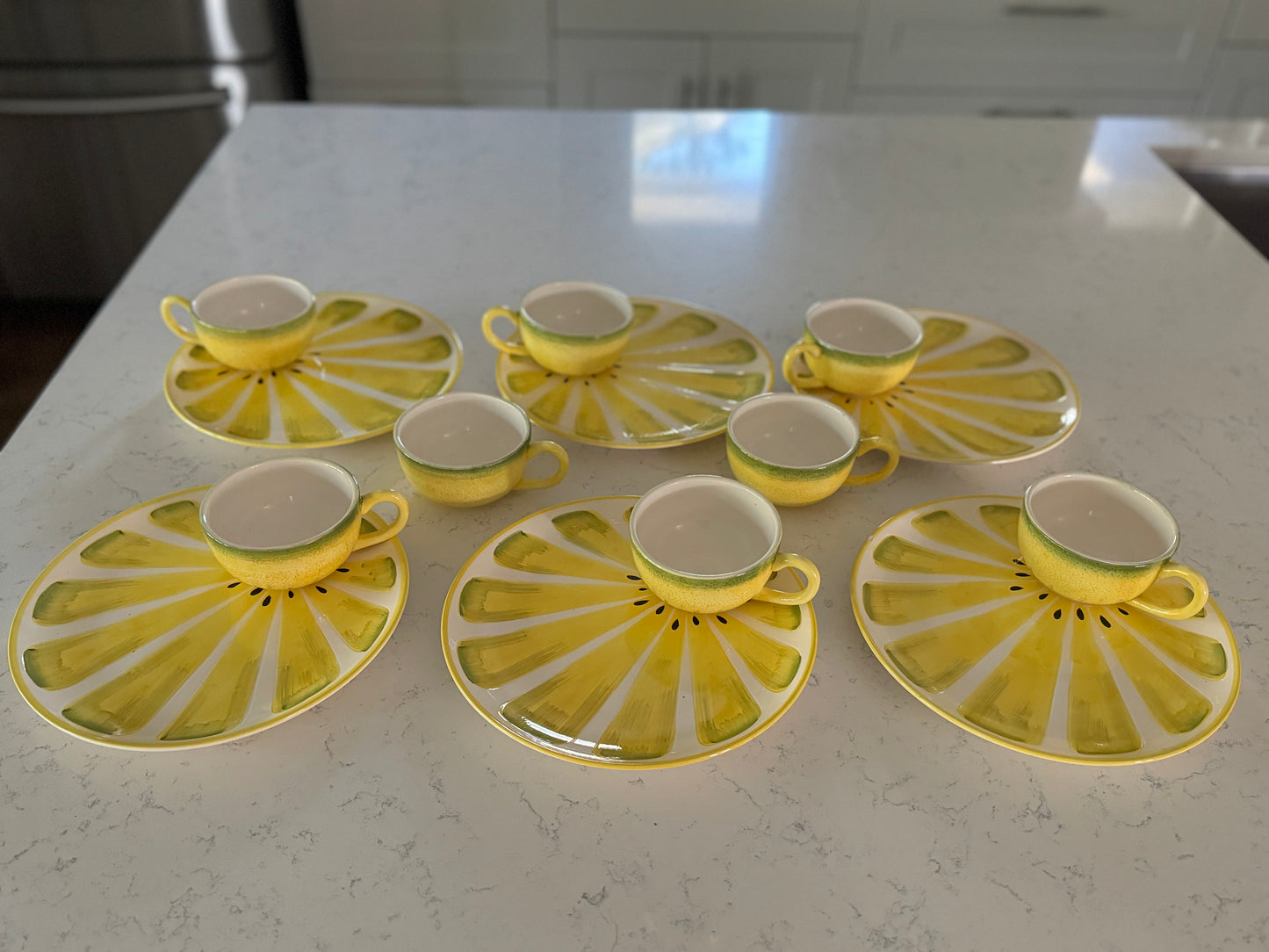 Vintage Lemon Design Set of 6 Plates and 8 Mugs