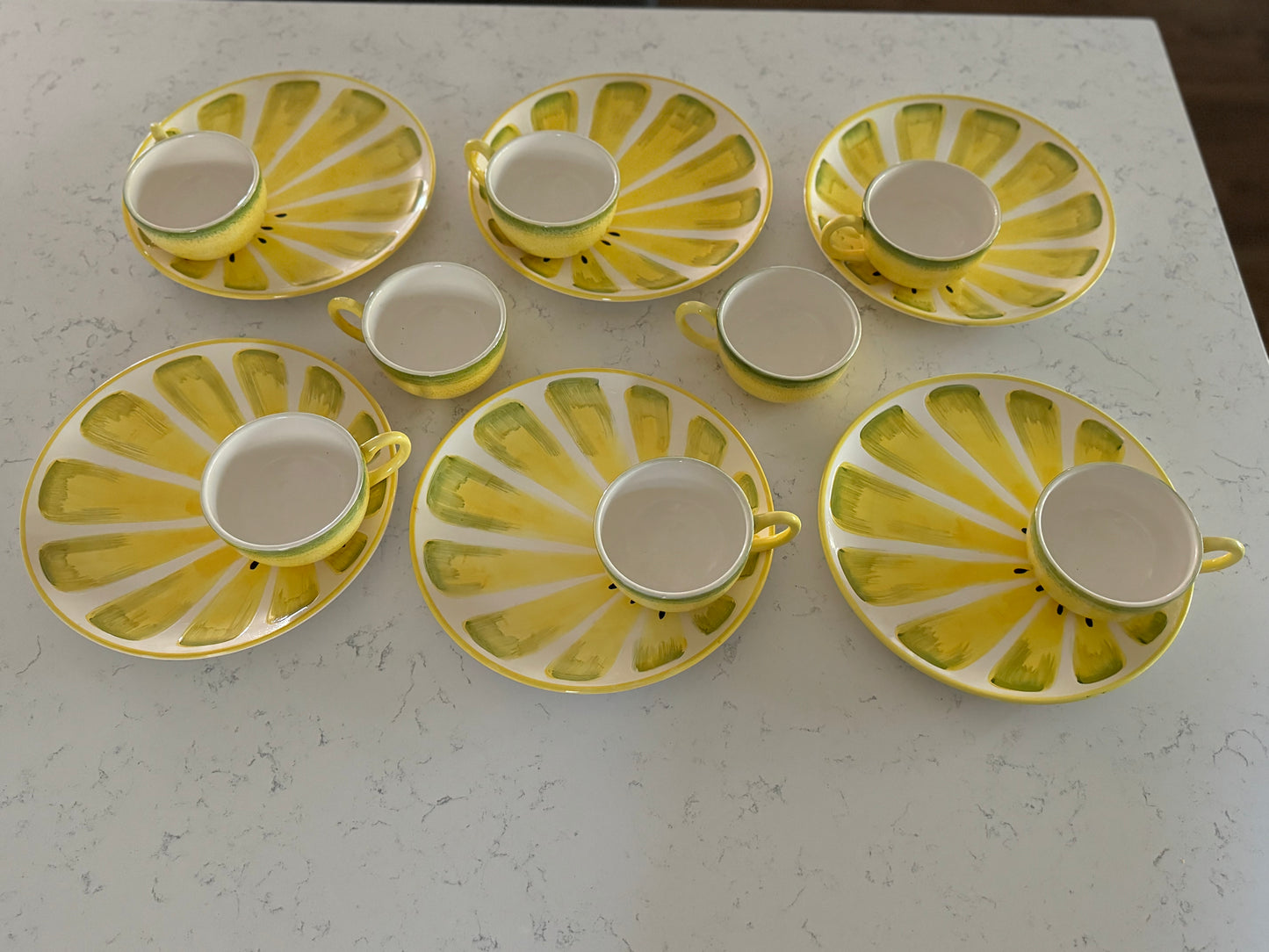 Vintage Lemon Design Set of 6 Plates and 8 Mugs