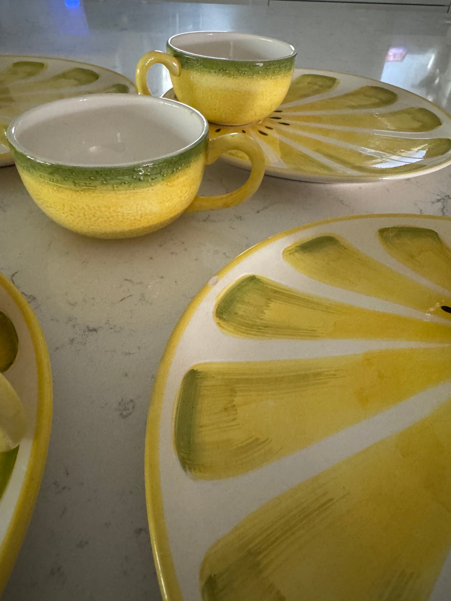 Vintage Lemon Design Set of 6 Plates and 8 Mugs