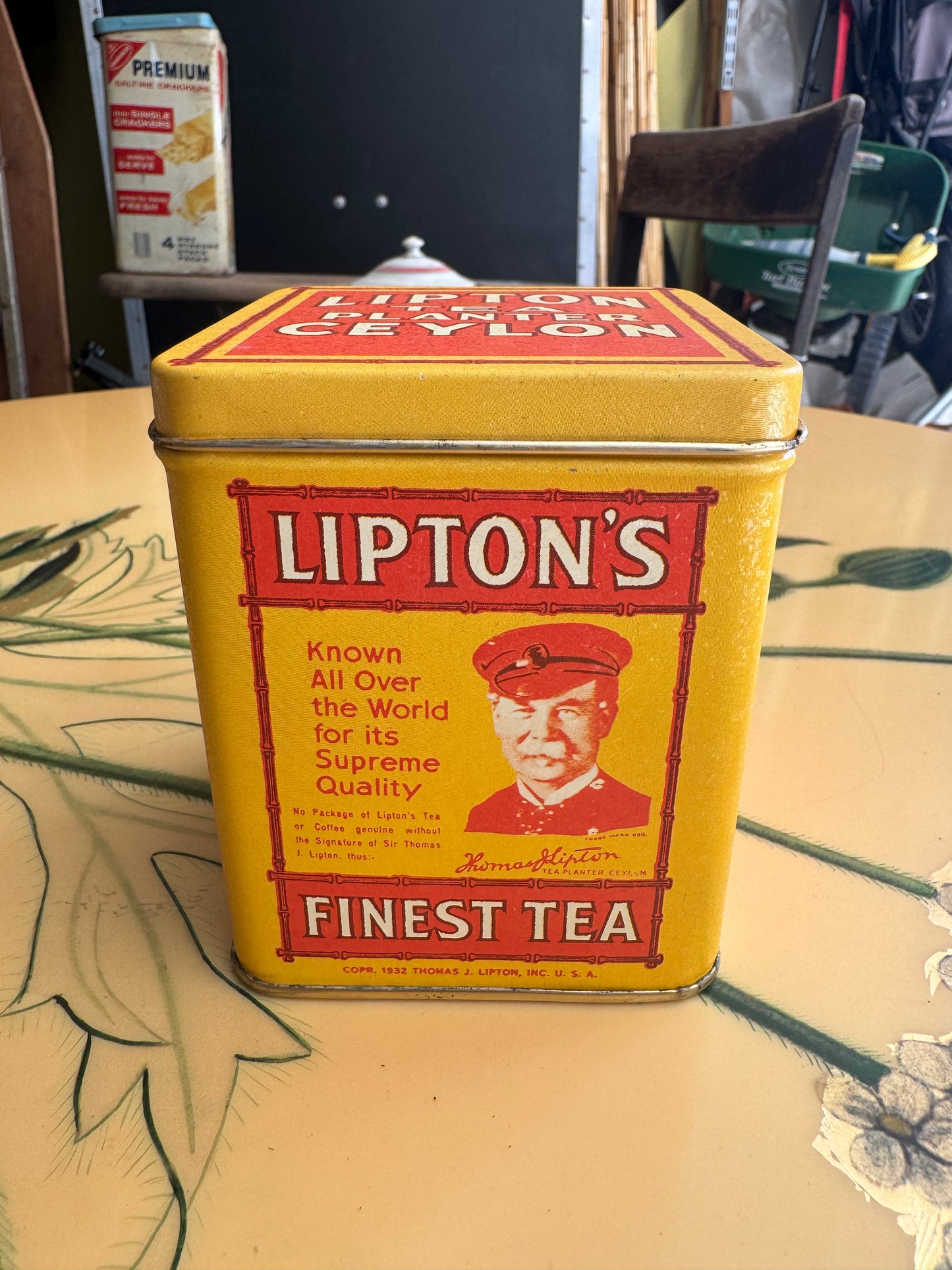 Lipton's Tea Planter Ceylon Metal Tin