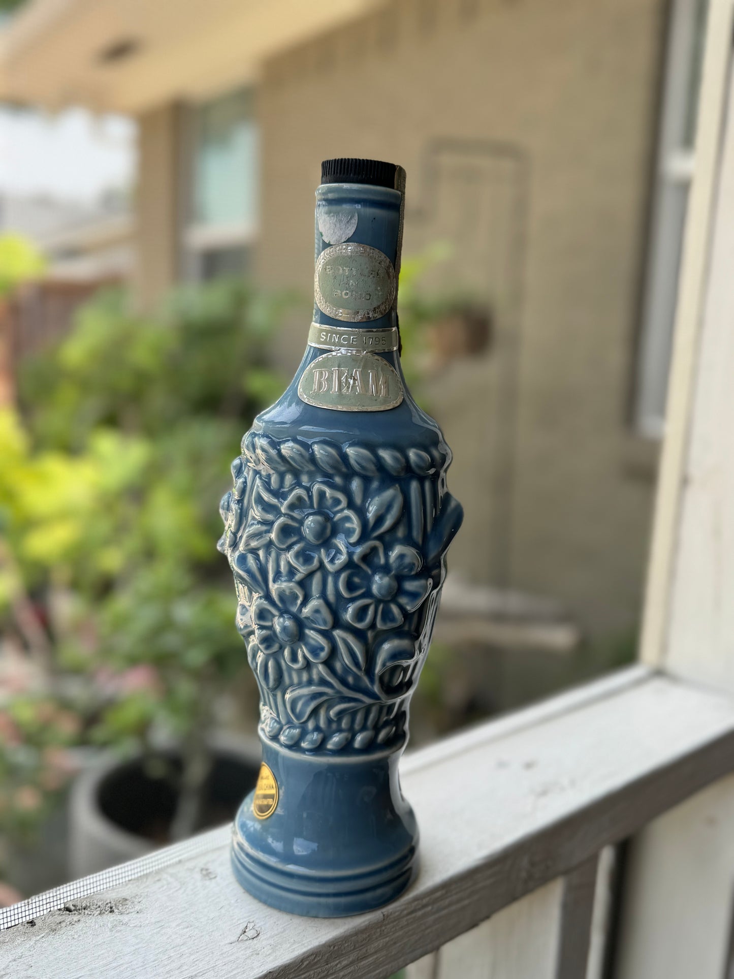 Vintage 1967 Jim Beam Zimmerman's Liquor Store Blue Daisy Flower Decanter