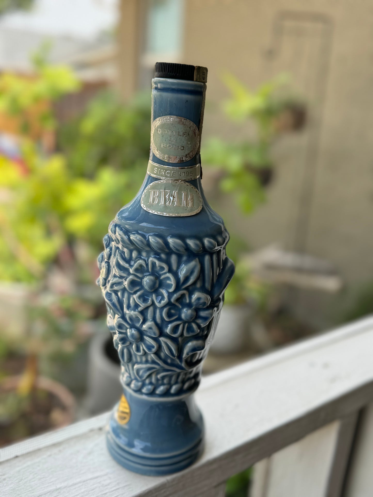 Vintage 1967 Jim Beam Zimmerman's Liquor Store Blue Daisy Flower Decanter