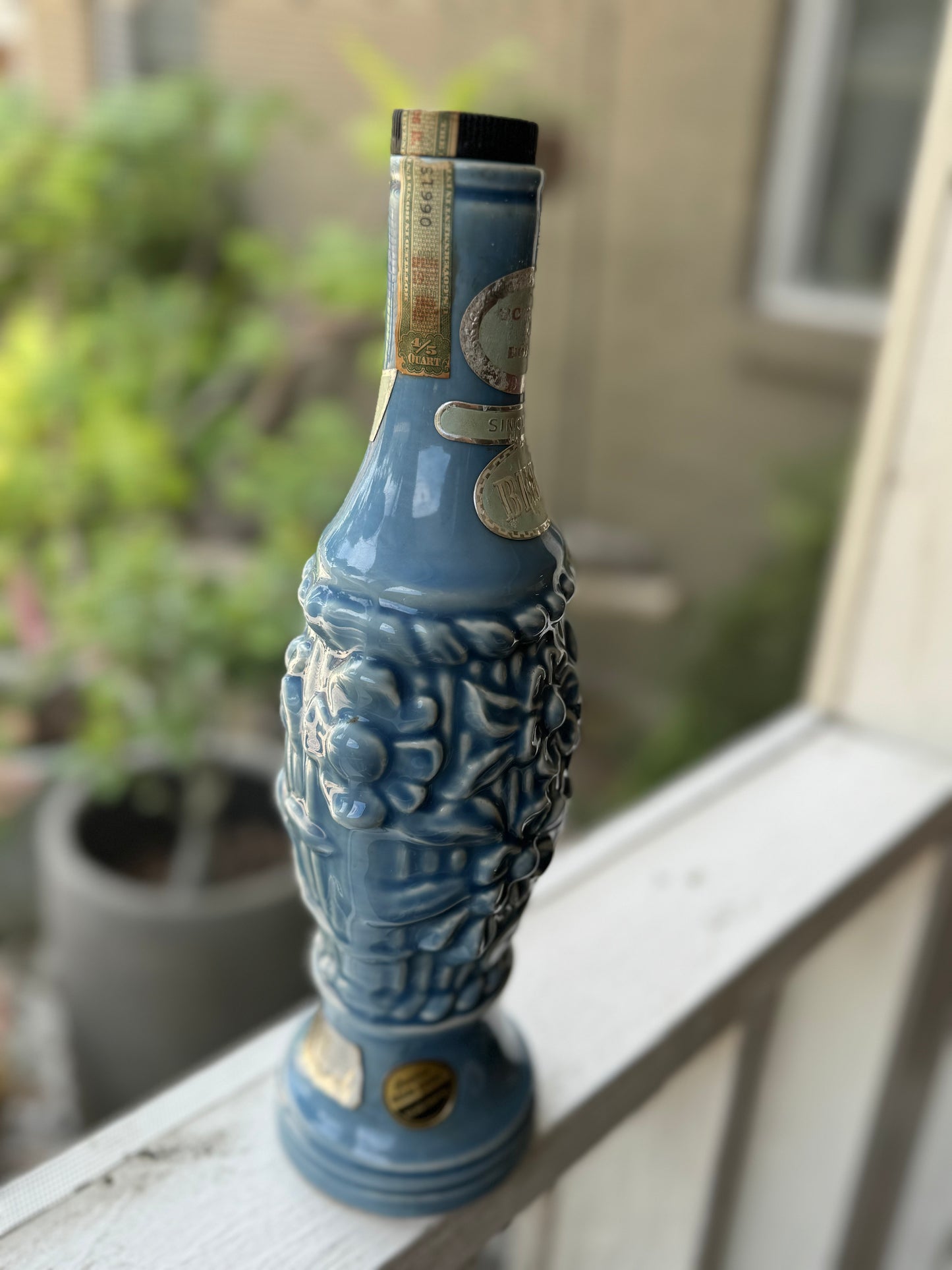 Vintage 1967 Jim Beam Zimmerman's Liquor Store Blue Daisy Flower Decanter
